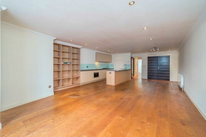 2 Bedroom Flat To Rent In Central Square, St Mark Street, London, E1