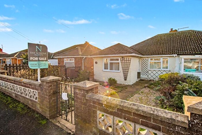 3 Bedroom Semi-Detached Bungalow For Sale In Chatsworth Road, Hunstanton, PE36