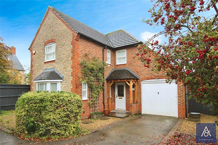 4 Bedroom Detached House To Rent In Kingfisher Road, Brackley, NN13