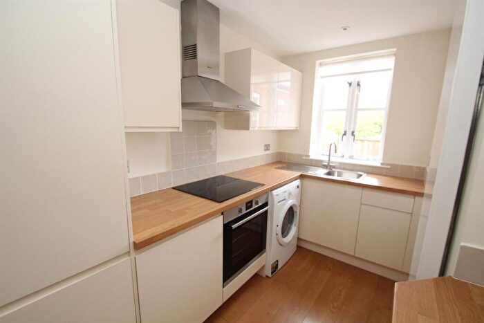 2 Bedroom Flat To Rent In A Flat On The High Street, Stony Stratford, Milton Keynes, MK11