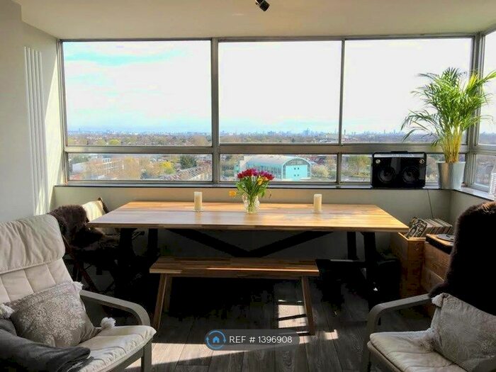 2 Bedroom Flat To Rent In The Towers, Richmond, TW9