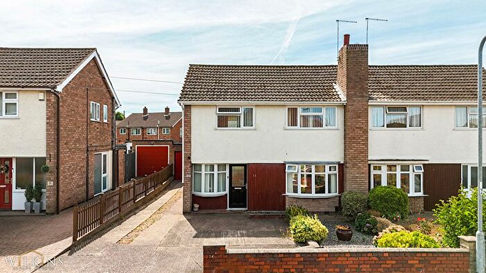 3 Bedroom Semi-detached House For Sale In Anchor Close, Tamworth, Staffordshire, B77