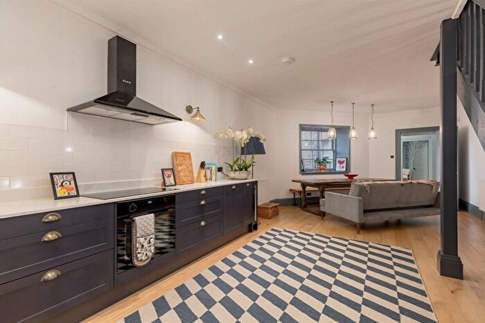 2 Bedroom Flat To Rent In Young Street Lane North, New Town, Edinburgh, EH2