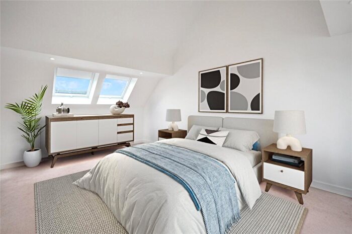 2 Bedroom Apartment To Rent In Chaucer Grove, Exeter, EX4