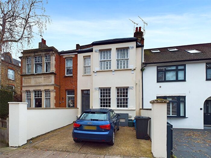 2 Bedroom Flat To Rent In Pagoda Avenue, Kew, Richmond, TW9
