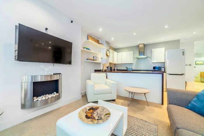 2 Bedroom Flat To Rent In Holland Road, London, W14
