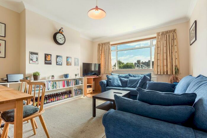 2 Bedroom Apartment To Rent In Balham Park Road, Balham, SW12