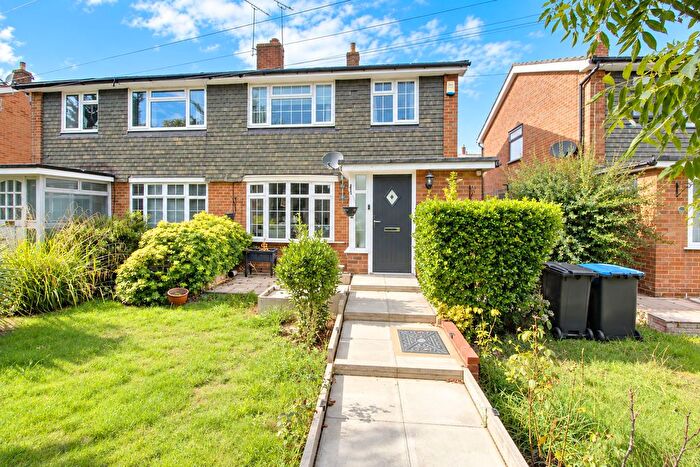 3 Bedroom Semi-Detached House For Sale In Colesdale, Cuffley, EN6
