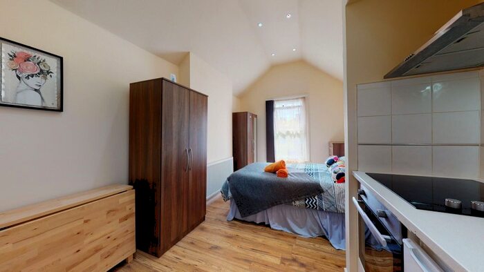 Studio To Rent In Ash Grove, London, NW2