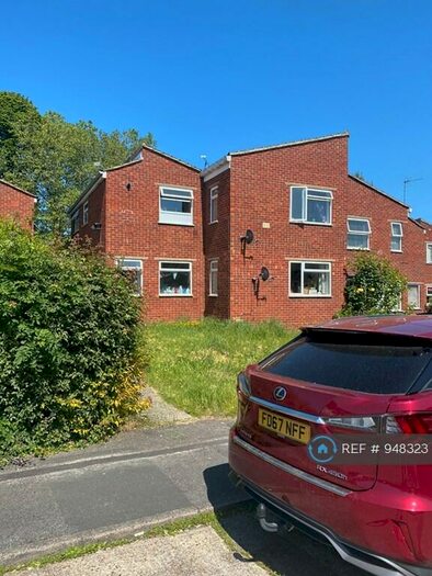2 Bedroom Maisonette To Rent In Halpin Close, Calcot, Reading, RG31
