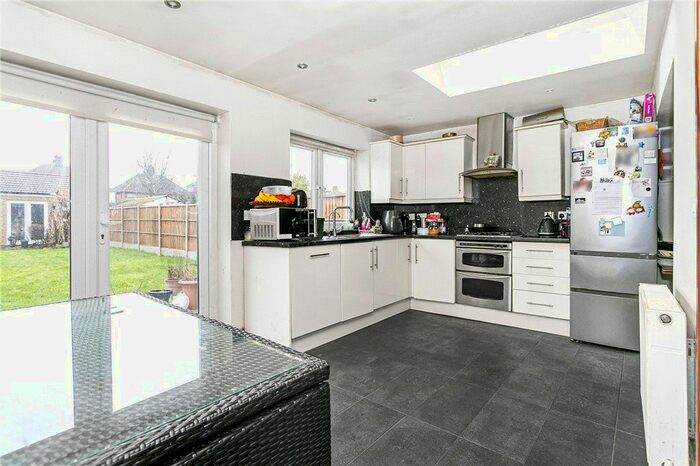 5 Bedroom Semi-Detached House To Rent In West Way, Hounslow, TW5