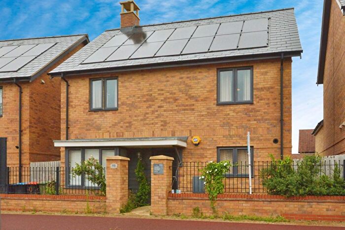 3 Bedroom Detached House For Sale In Longhorn Drive, Whitehouse, Milton Keynes, Buckinghamshire, MK8