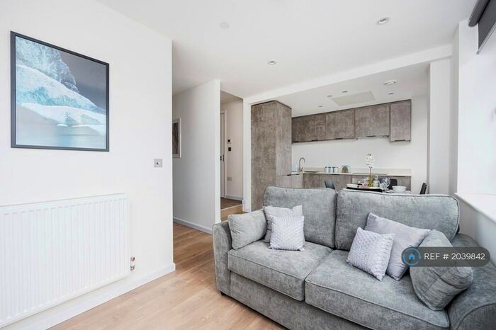 1 Bedroom Flat To Rent In Cresta House, Luton, LU1