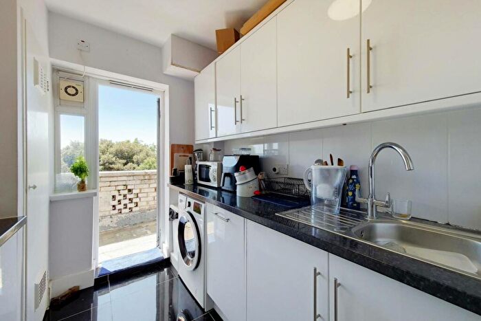 2 Bedroom Flat To Rent In Basingdon Way, Denmark Hill, London, SE5