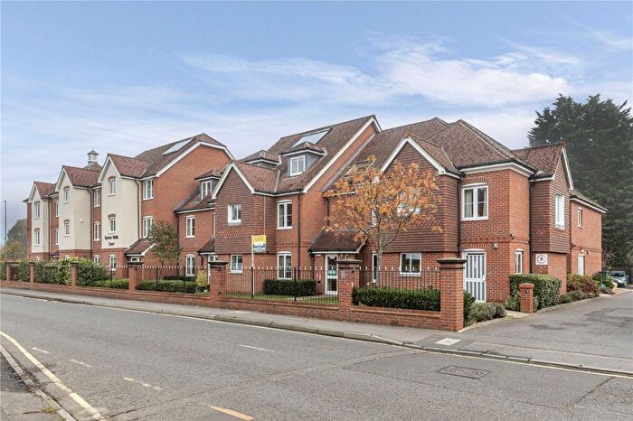 1 Bedroom Flat To Rent In Oyster Lane, Byfleet, West Byfleet, Surrey, KT14