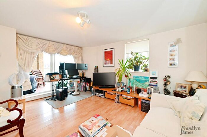 1 Bedroom Apartment To Rent In Basin Approach, Marina Heights, E14