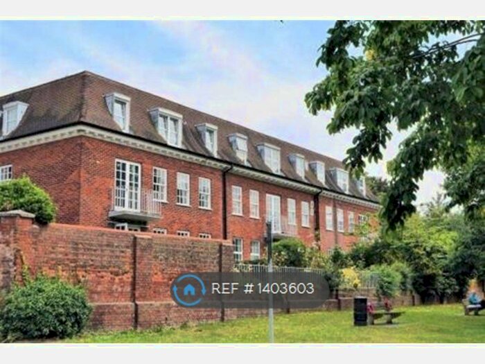 2 Bedroom Flat To Rent In Spriggs Court, Epping, CM16