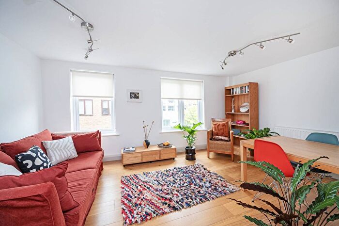 2 Bedroom Flat To Rent In Garner Street, Bethnal Green, London, E2