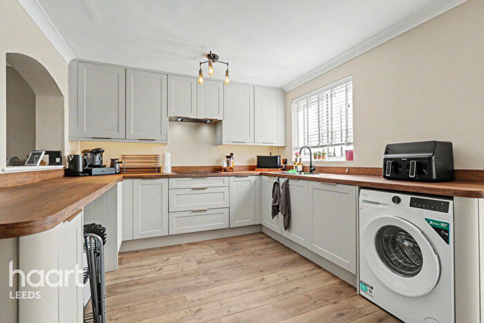2 Bedroom Semi-Detached House For Sale In Ledbury Croft, Leeds, LS10
