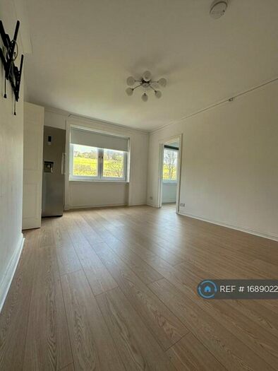 3 Bedroom Flat To Rent In Croftpark Avenue, Glasgow, G44