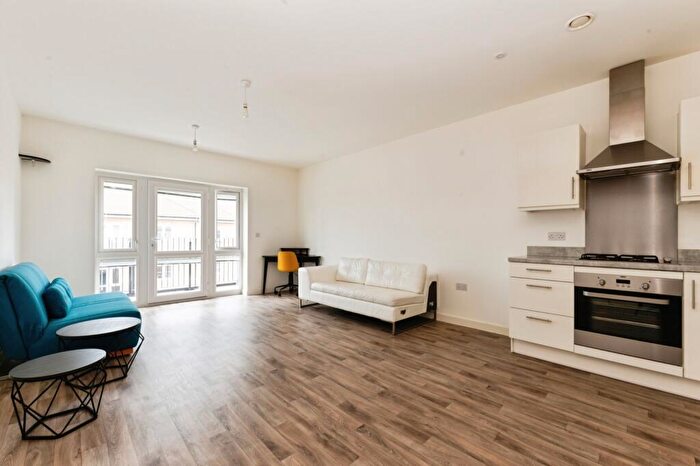 1 Bedroom Flat For Sale In Bell Farm Way, Hersham, Walton-on-Thames, Surrey, KT12