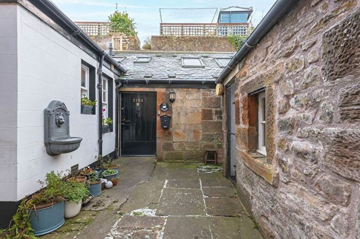 2 Bedroom Cottage For Sale In High Street, Linlithgow, EH49