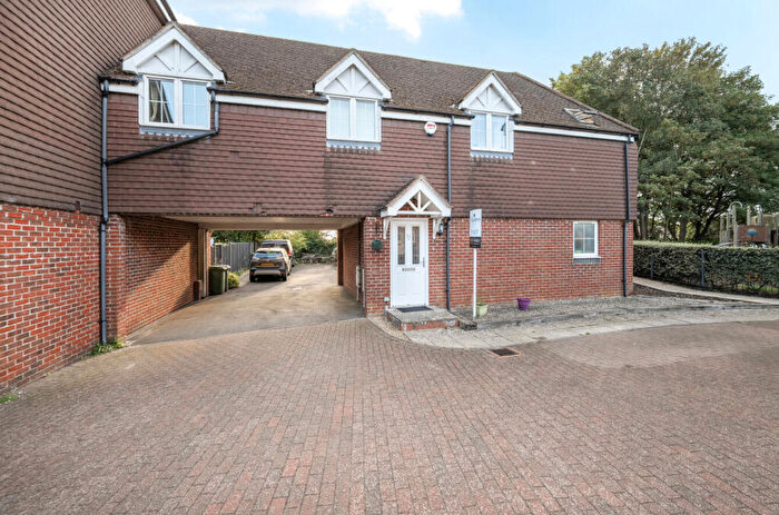 2 Bedroom Flat To Rent In Letcombe Place, Horndean, Waterlooville, Hampshire, PO8