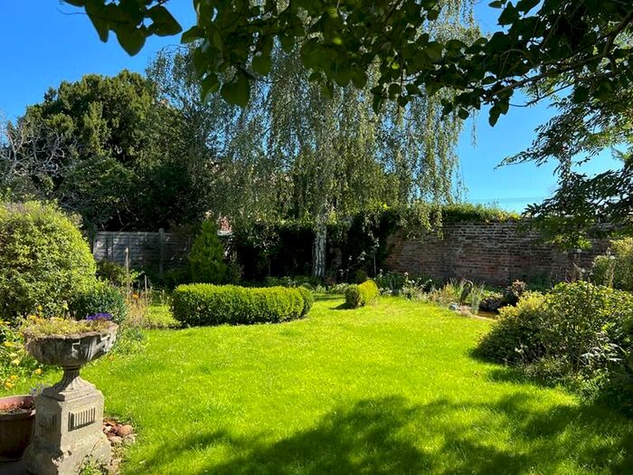 4 Bedroom Detached House For Sale In Abbots Court Drive, Tewkesbury, Gloucestershire, GL20