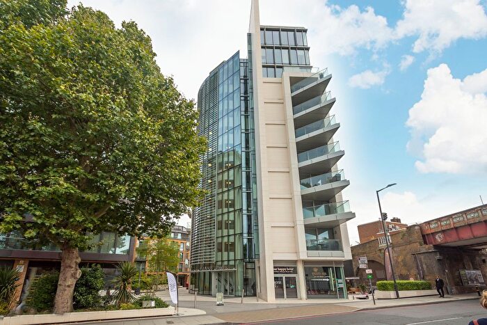 2 Bedroom Flat For Sale In Plaza Gardens, London, SW15