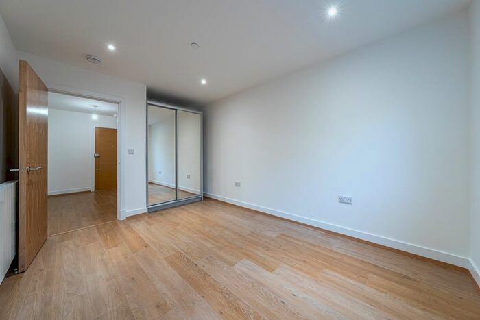 2 Bedroom Flat To Rent In Well Farm Road, Whyteleafe, CR3