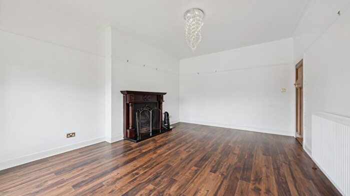 4 Bedroom Semi-Detached Bungalow To Rent In Madison Avenue, Cathcart, Glasgow, G44