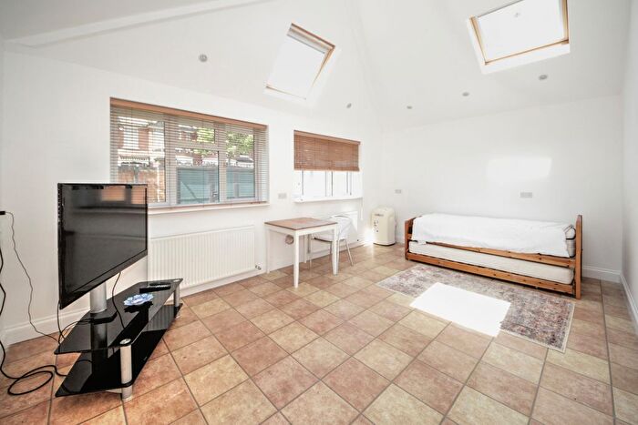 Studio To Rent In Conway Road, London, N14