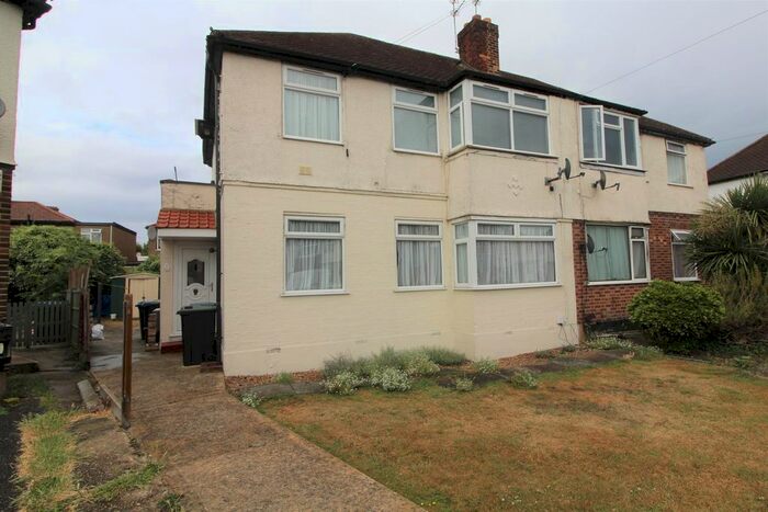 2 Bedroom Flat To Rent In Stainton Road, Enfield, EN3
