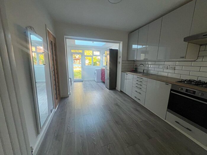 2 Bedroom Flat To Rent In Elgin Road, Ilford, IG3