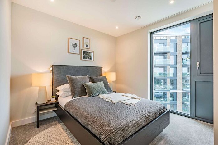 3 Bedroom Flat To Rent In Thomas Layton Way, Brentford, TW8