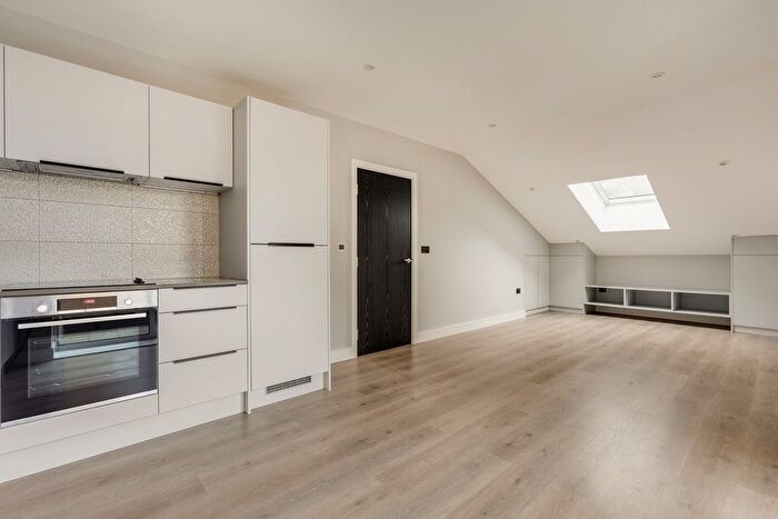 2 Bedroom Flat For Sale In Kilburn Lane, London, W10