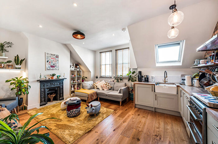 1 Bedroom Apartment To Rent In Callcott Road, Kilburn, London, NW6