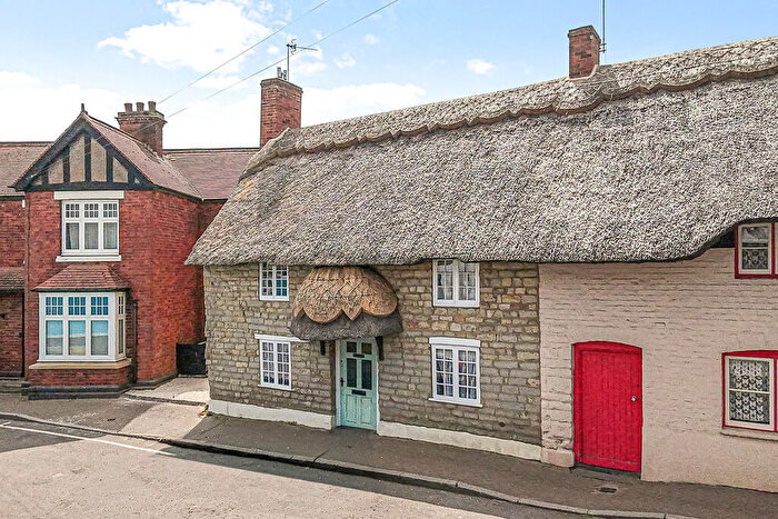 2 Bedroom Cottage For Sale In Kineton, CV35