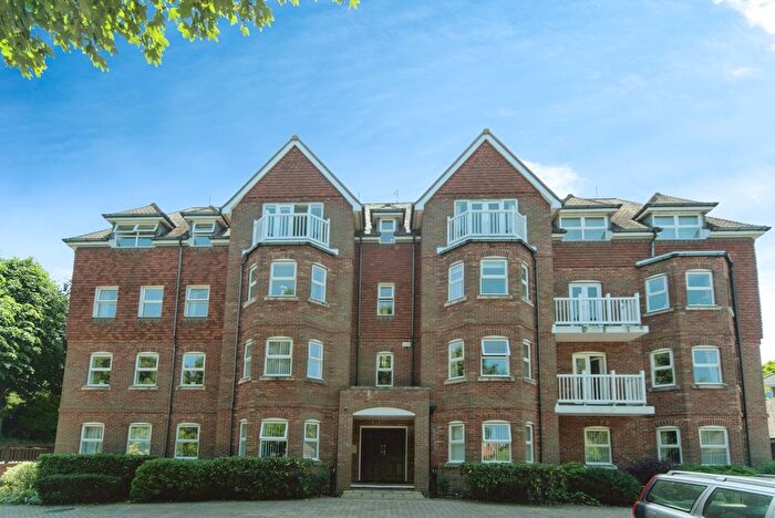 2 Bedroom Flat To Rent In Silverdale Road, Eastbourne, BN20