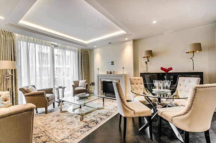 2 Bedroom Flat For Sale In Gladstone House, The Strand, London, WC2R