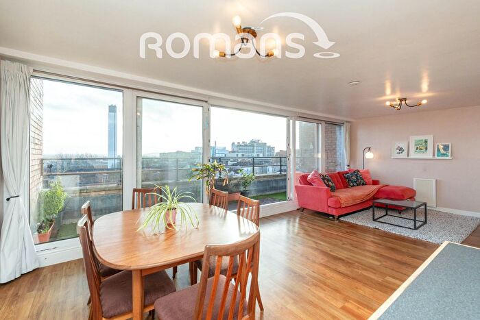 2 Bedroom Flat To Rent In High Kingsdown, Bristol, BS2