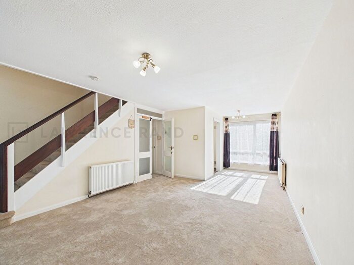 2 Bedroom Flat To Rent In Botwell Lane, Hayes, UB3