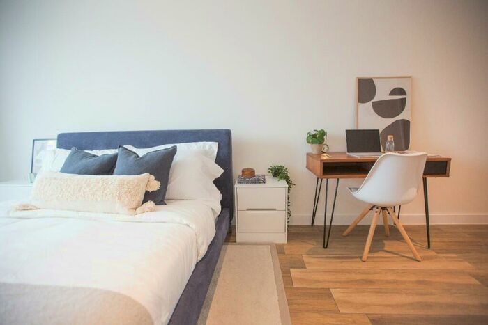 1 Bedroom Apartment To Rent In Dressage Court, Bethnal Green, E2