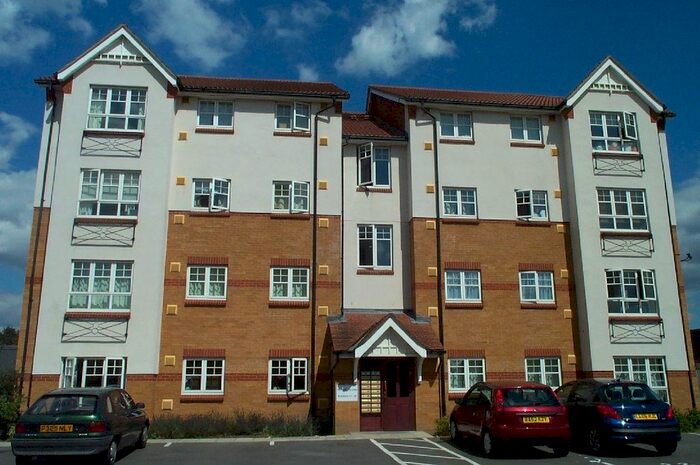 2 Bedroom Flat To Rent In Perkin Close, Hounslow, TW3