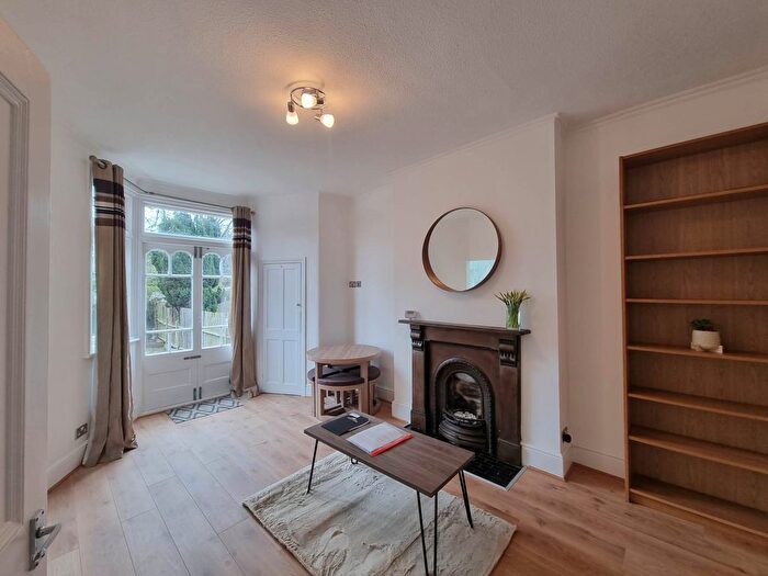 1 Bedroom Flat To Rent In Arnold Gardens, Palmers Green, N13