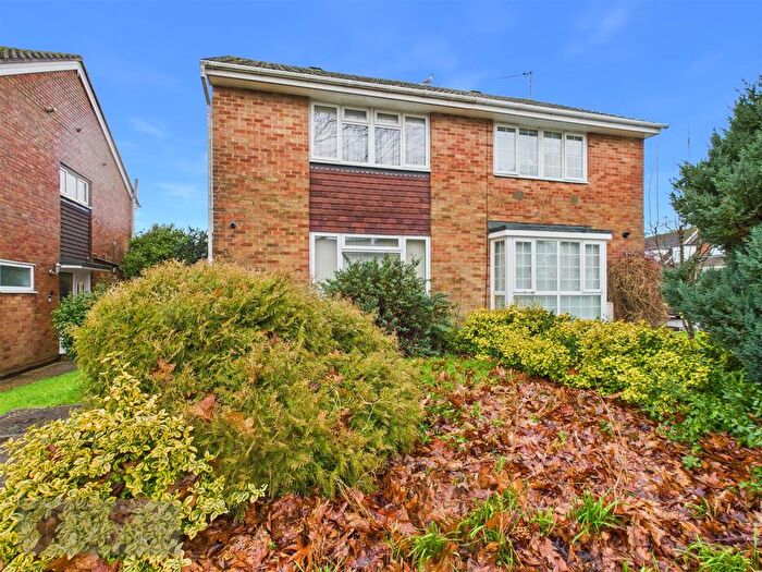 3 Bedroom Semi Detached House To Rent In Parkfield Close, Crawley, RH11