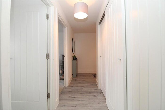 2 Bedroom Flat For Sale In Charles Court, Margate, CT9