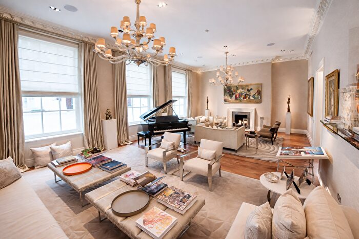 4 Bedroom Flat To Rent In Upper Grosvenor Street, W1K