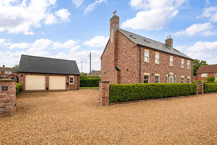 6 Bedroom Detached House For Sale In Lincoln Court, Lincoln Road, Fenton, Lincoln, Lincolnshire, LN1