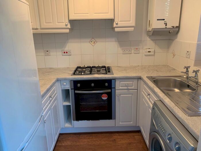 3 Bedroom Detached House To Rent In Beechwood Court, Leeds, LS16